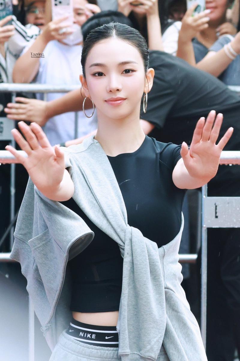 260901 에스파 카리나 나이키 스튜디오 플리스 팝업 성수