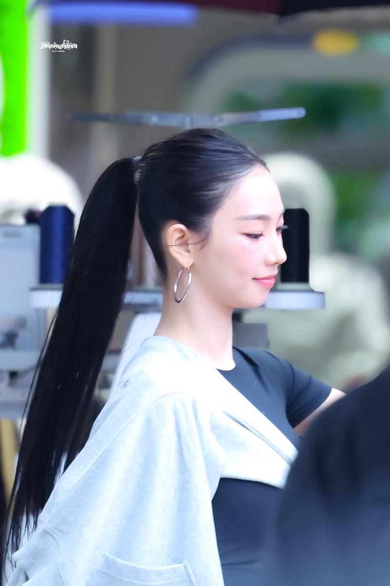 260901 에스파 카리나 나이키 스튜디오 플리스 팝업 성수
