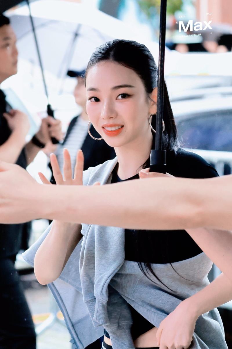 오늘자 어마어마한 에스파 카리나 나이키 팝업 행사 (스압)