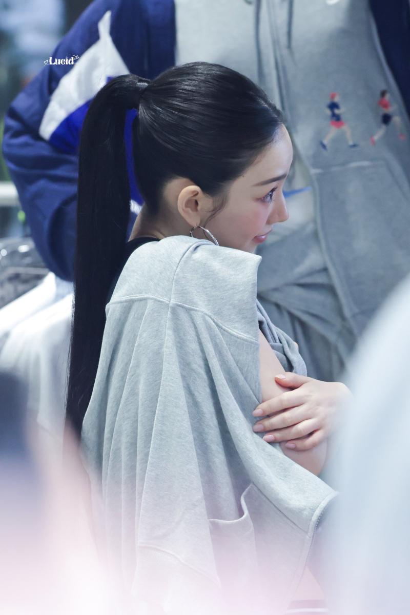오늘자 어마어마한 에스파 카리나 나이키 팝업 행사 (스압)