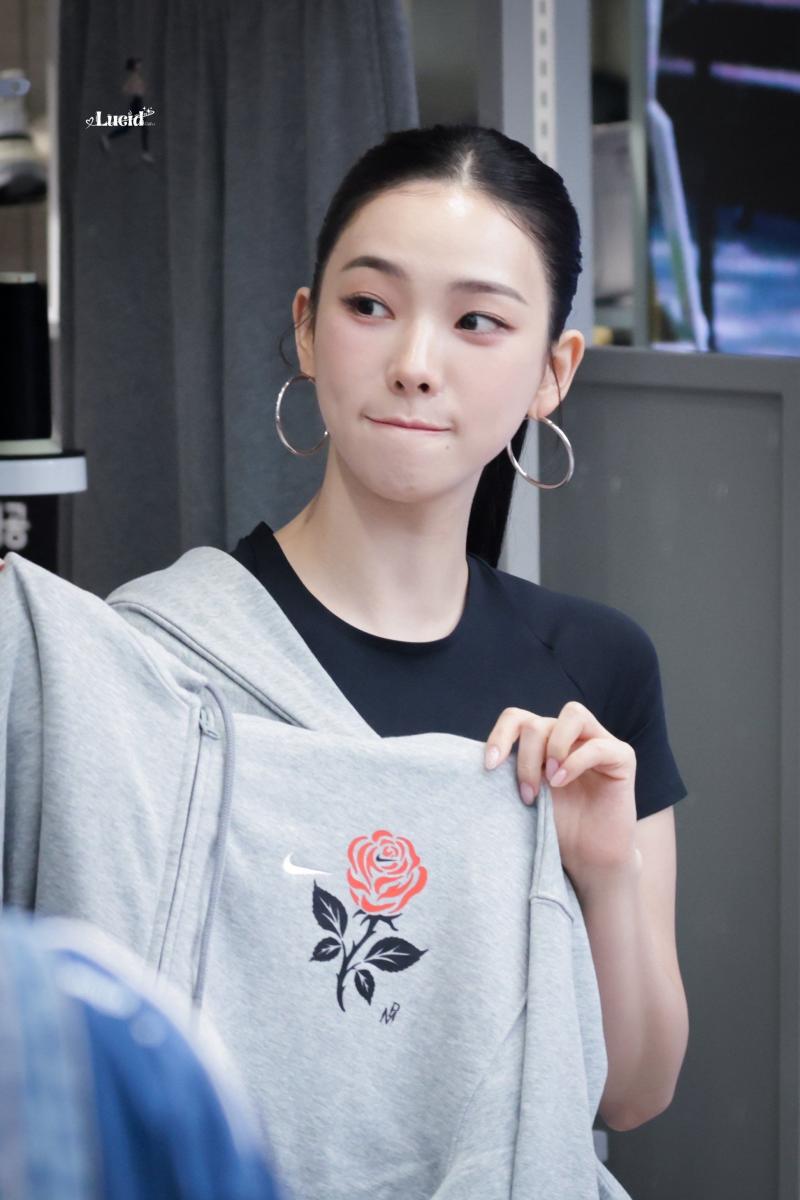 오늘자 어마어마한 에스파 카리나 나이키 팝업 행사 (스압)