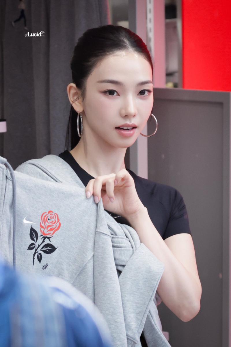 오늘자 어마어마한 에스파 카리나 나이키 팝업 행사 (스압)
