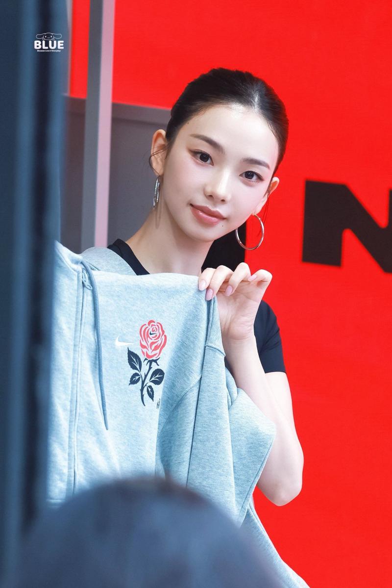 오늘자 카리나 260901 나이키 NIKE STUDIO FLEECE