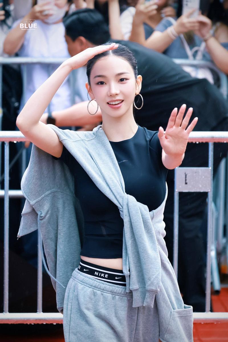 오늘자 카리나 260901 나이키 NIKE STUDIO FLEECE