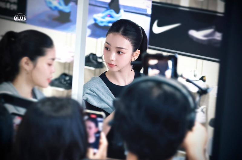 오늘자 카리나 260901 나이키 NIKE STUDIO FLEECE