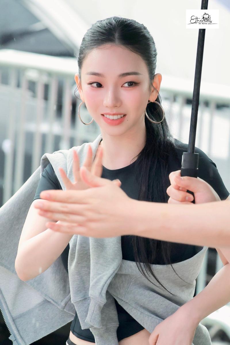 오늘자 카리나 260901 나이키 NIKE STUDIO FLEECE