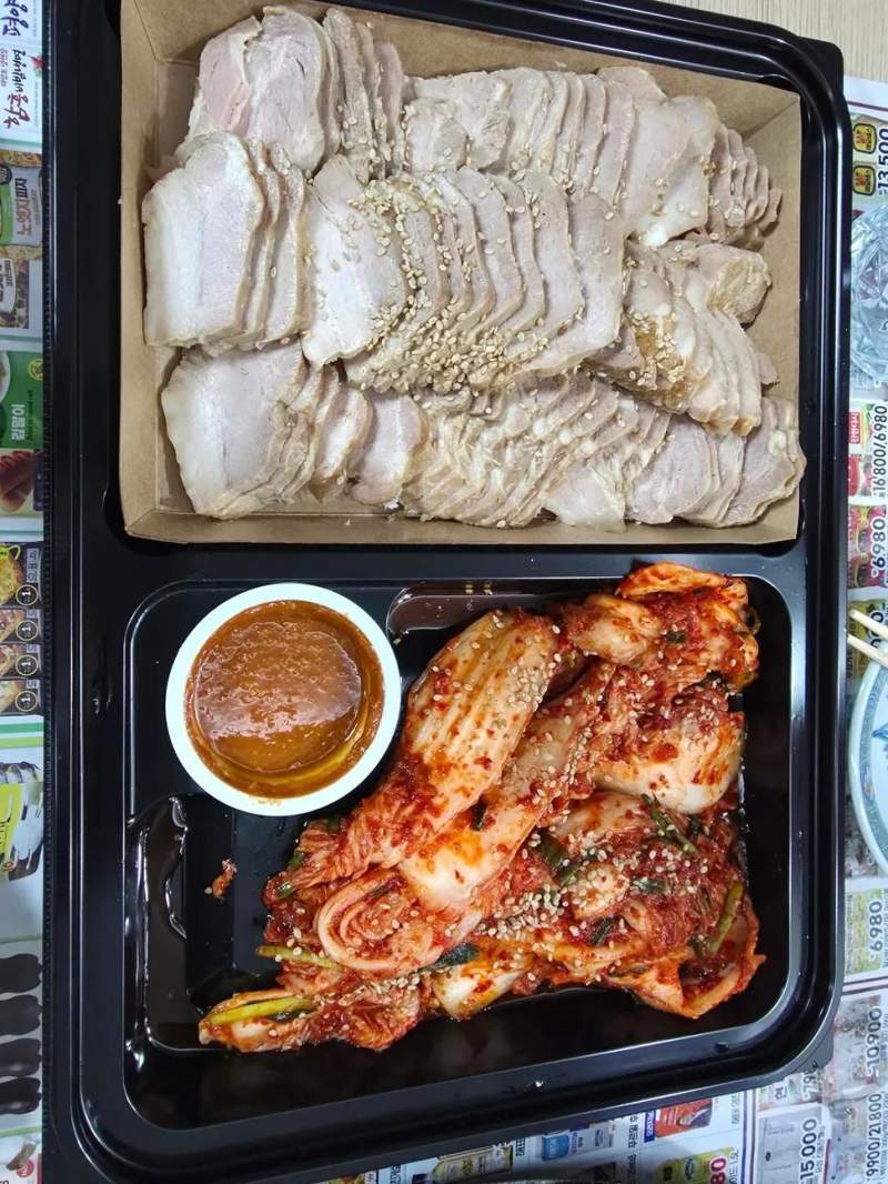 가성비 괜찮다는 트레이더스 삼겹보쌈세트.jpg