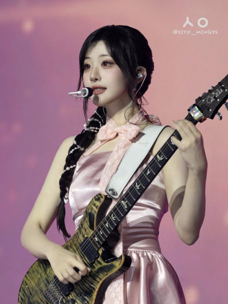 QWER 히나