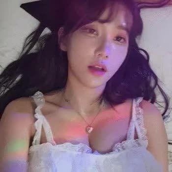 QWER 마젠타 눕방 흰 슬립 슴골