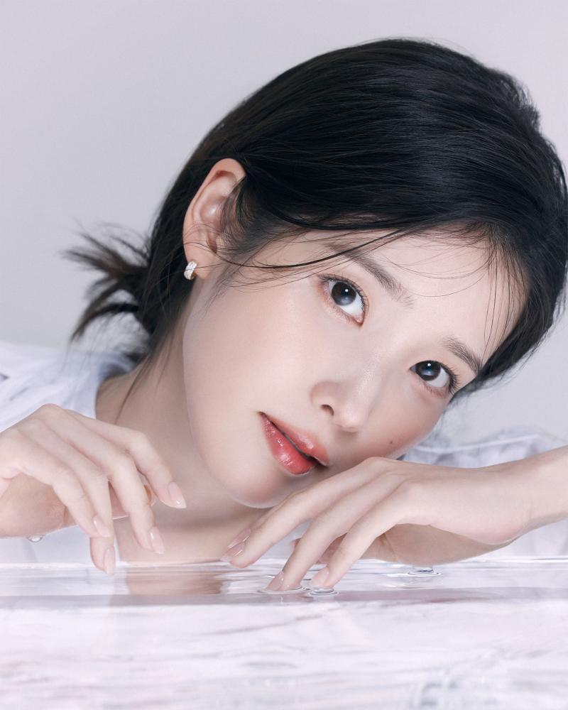 아이유 에스티로더 ELLE