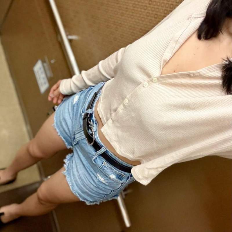 90년생 유부녀의 각선미 자랑.jpg