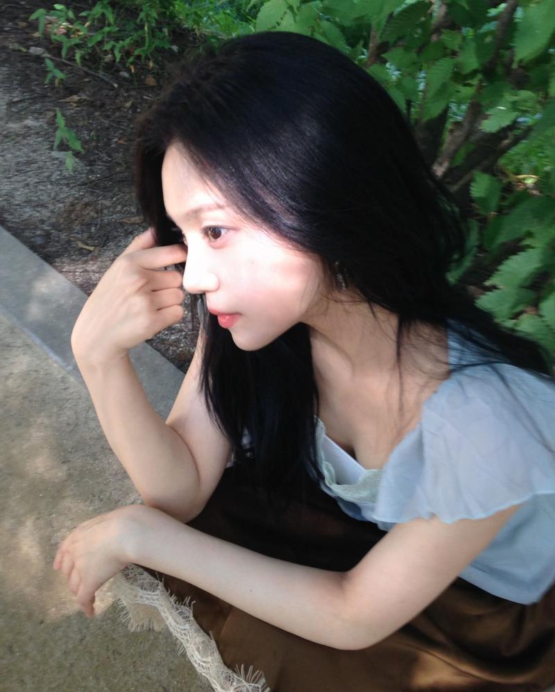 엄지 VIVIZ비비지 인별