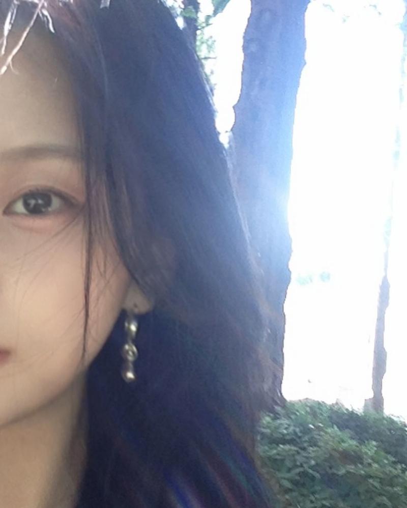 엄지 VIVIZ비비지 인별