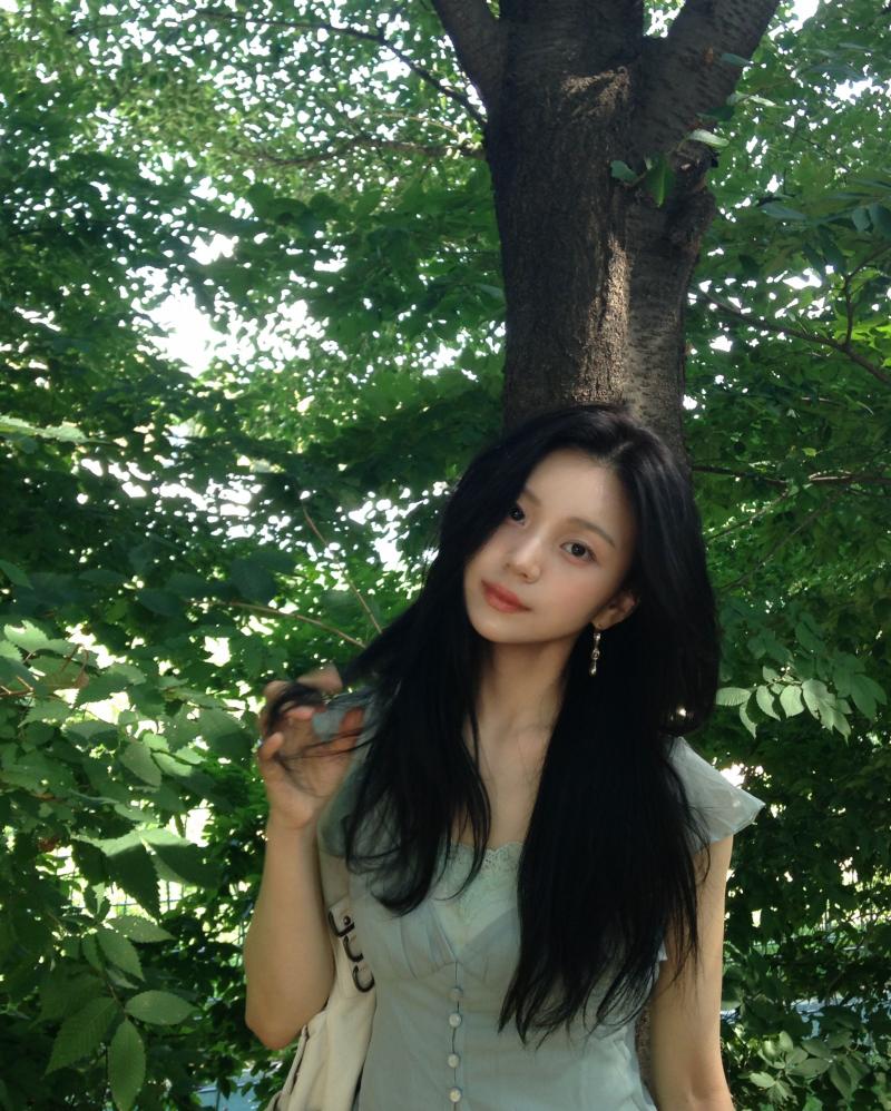 엄지 VIVIZ비비지 인별