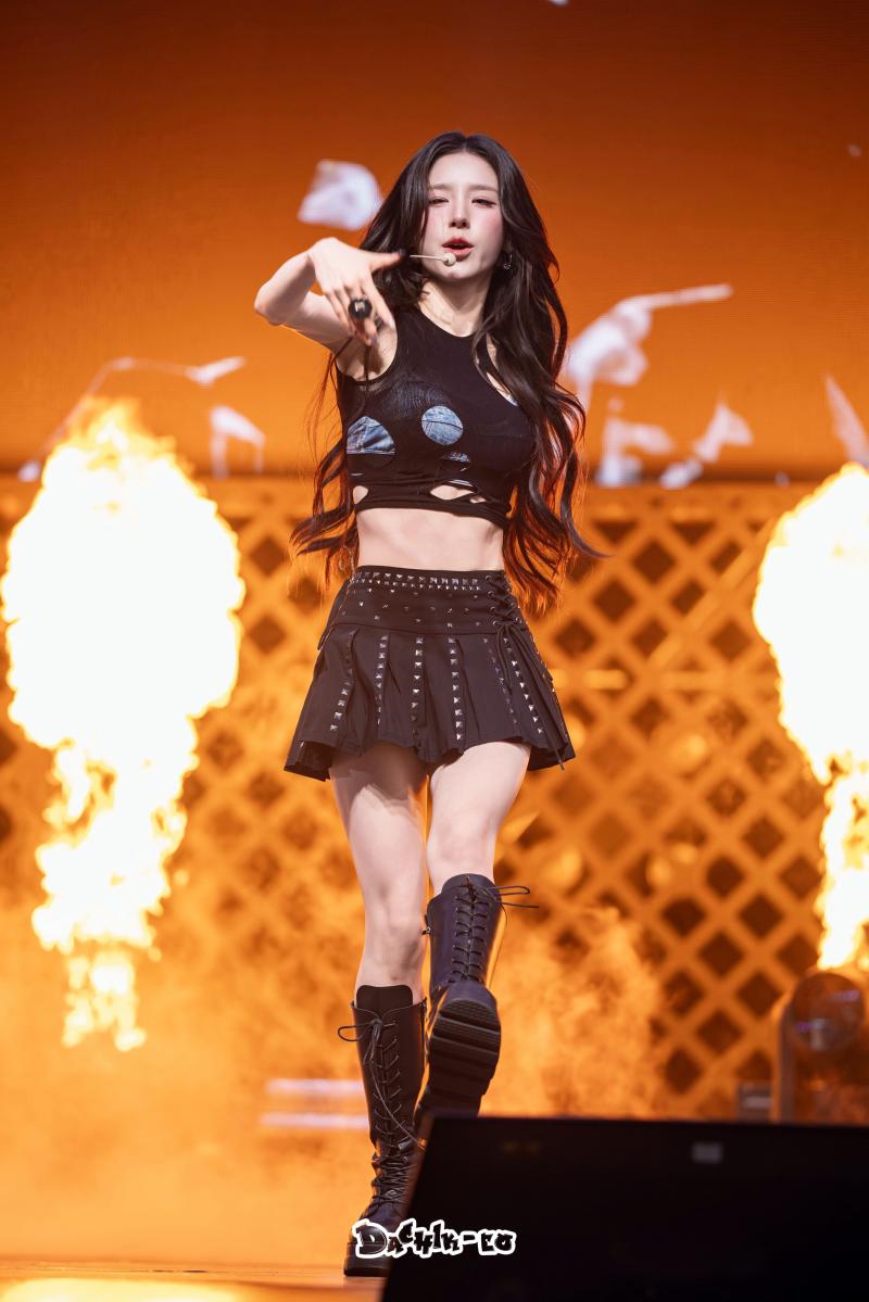 교복 스타일 오마이걸 유빈