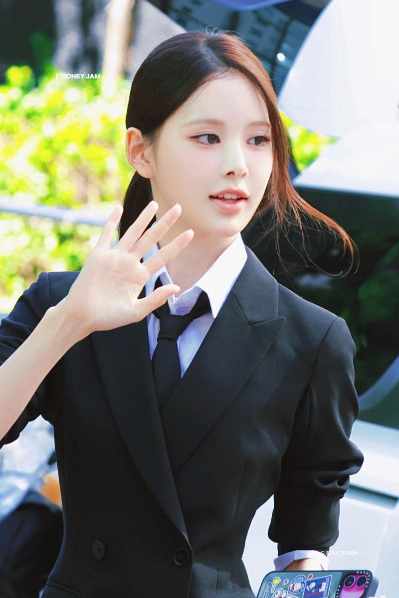 미야오 안나 밑가슴 노출 의상 사고