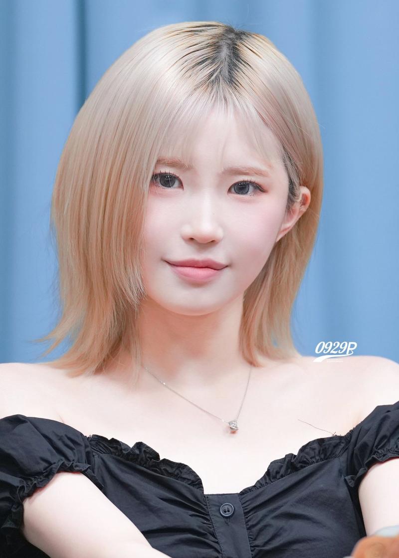 프로미스나인 송하영