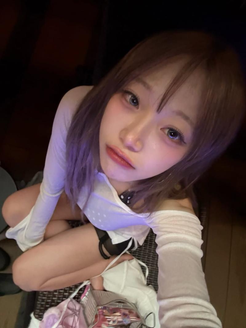 탄탄한 허벅지 에스파 카리나 커피스타킹 가죽핫팬츠 TIMA 무대 (3)