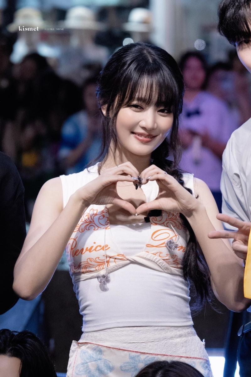 아이들 민니 260906 Minnie JAYKEEOUT Busking Q