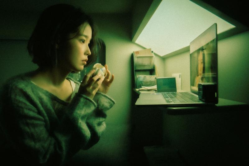 아이유 IU Digital Single [이 별로부터]  Concept