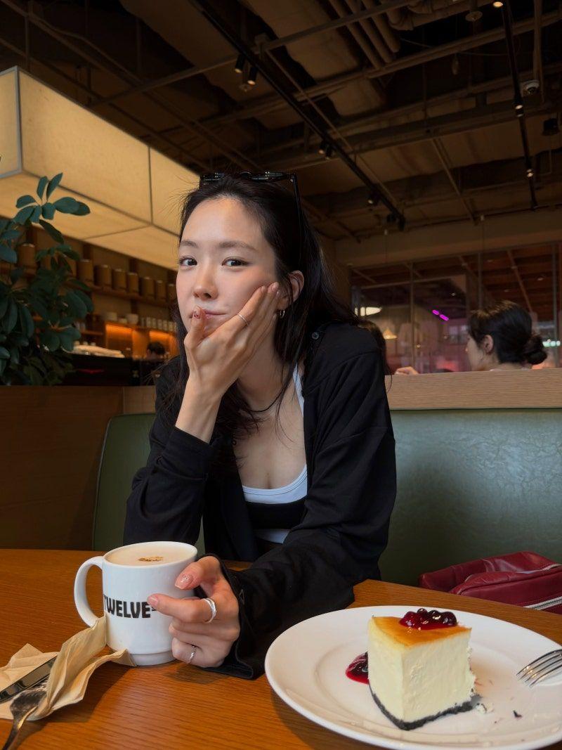 손나은 레깅스좌