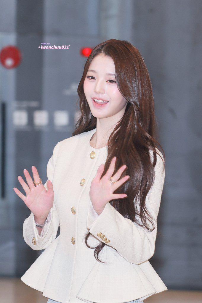아이브 장원영 260907 IVE EXHIBITION