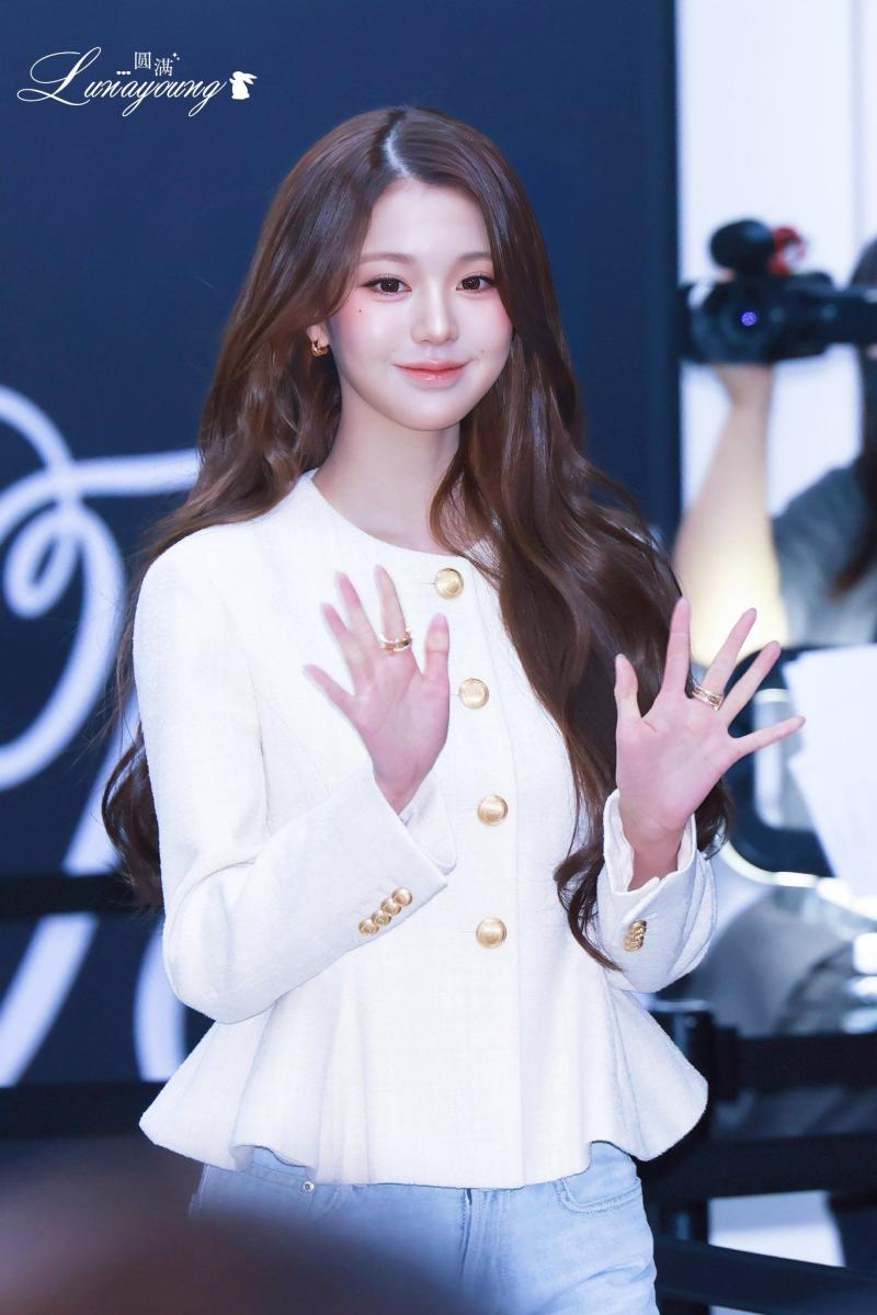 아이브 장원영 260907 IVE EXHIBITION