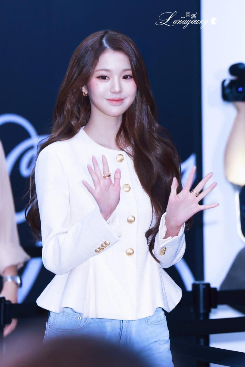 아이브 장원영 260907 IVE EXHIBITION