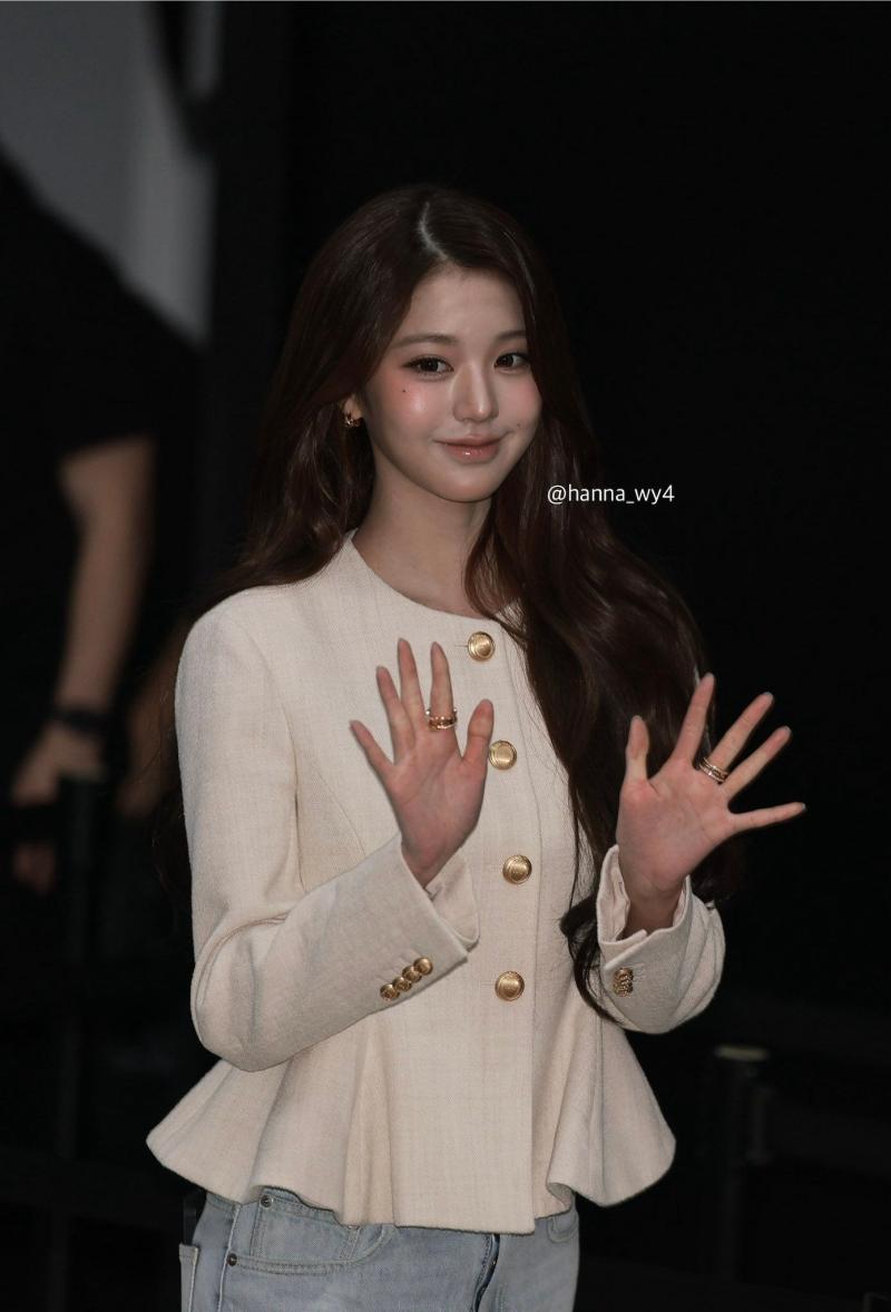 아이브 장원영 260907 IVE EXHIBITION
