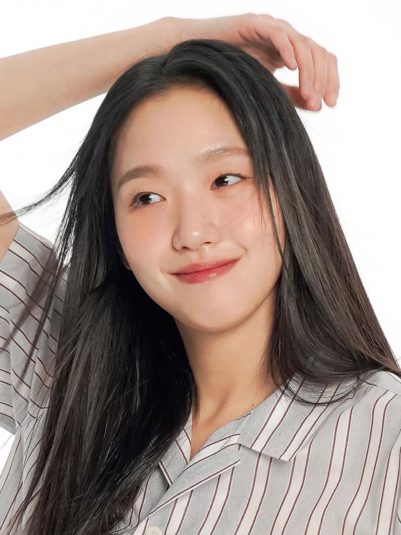 배우 김고은 최근 화보.jpg
