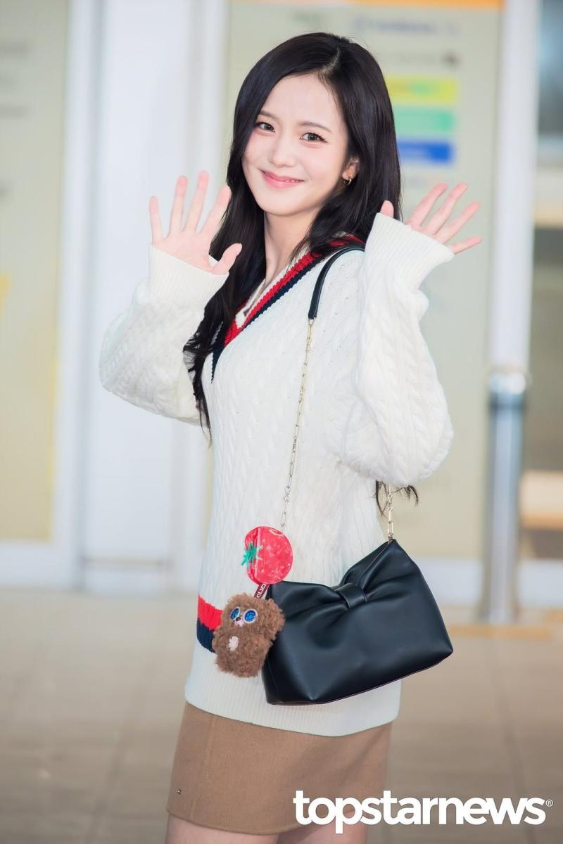 오늘자 뉴욕으로 출국하는 블랙핑크 지수
