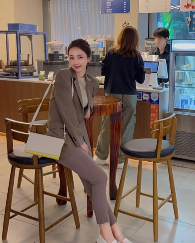 권민정 아나운서 오피스룩 여신