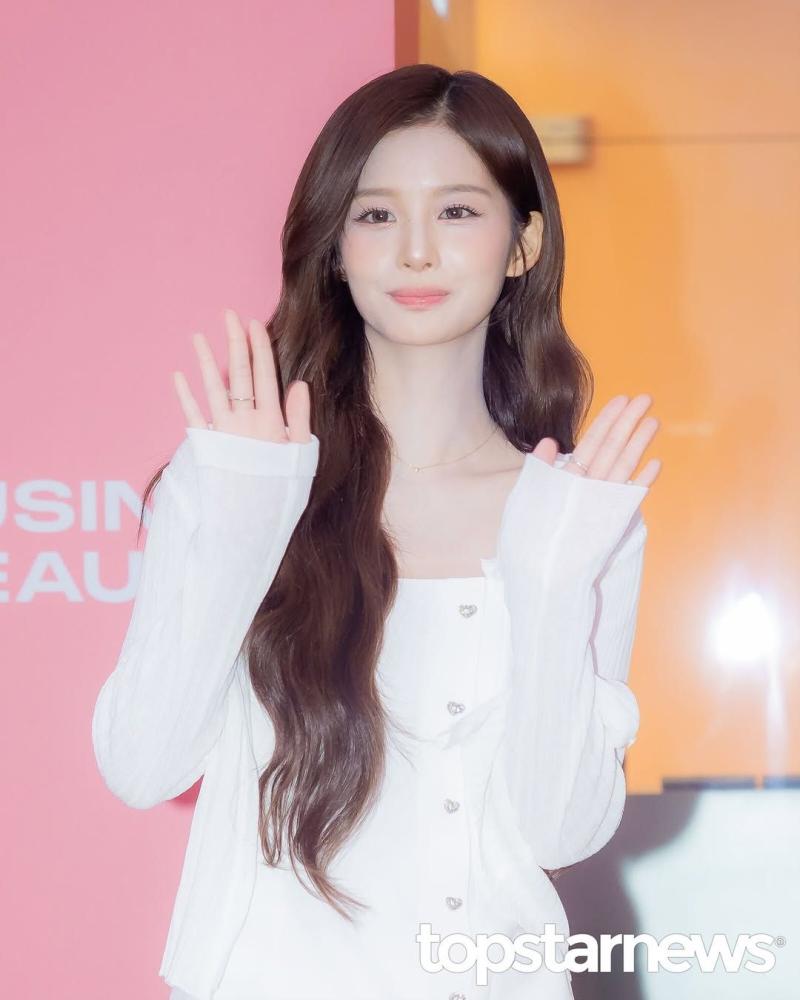 오늘자 무신사 뷰티 홍대 엔믹스 설윤