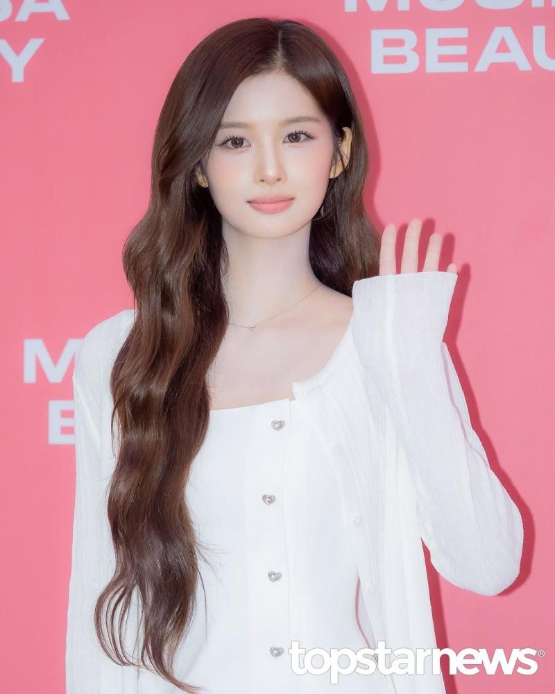 오늘자 무신사 뷰티 홍대 엔믹스 설윤