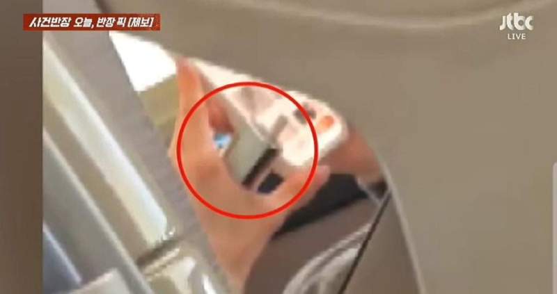 고속버스안에서 전자담배 피는 여자