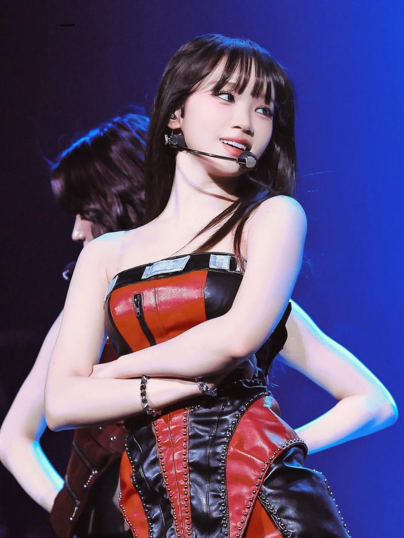 LE SSERAFIM (르세라핌) 김채원