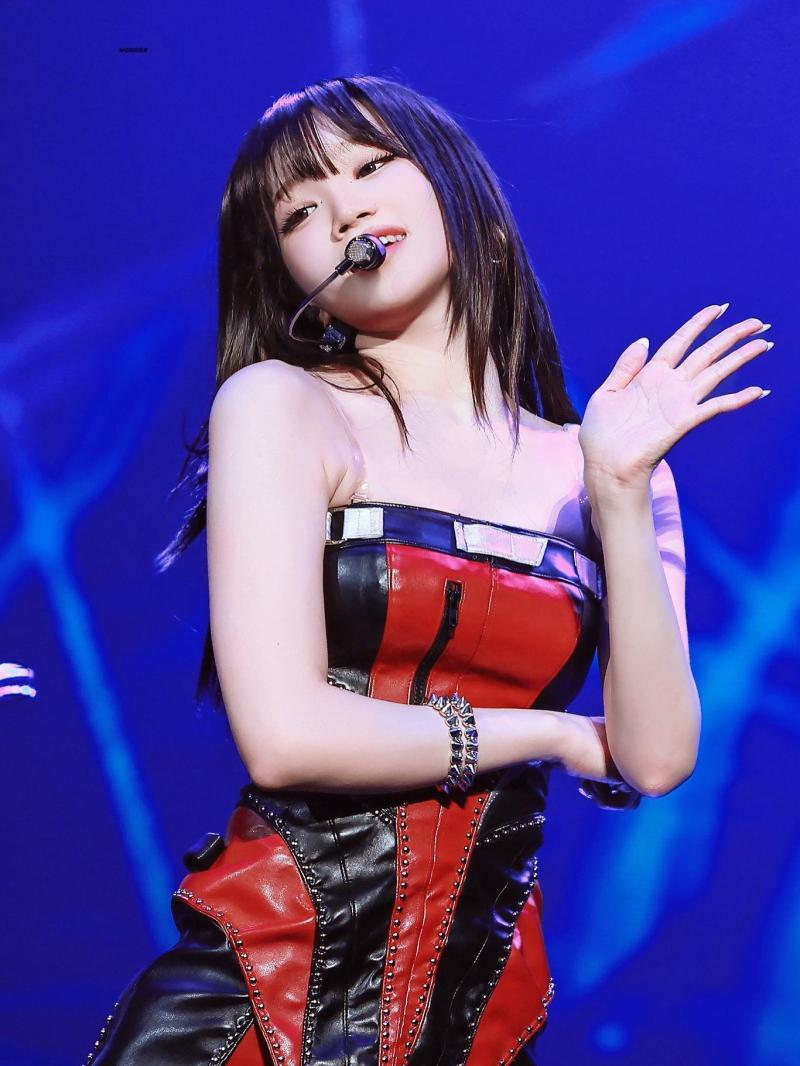 LE SSERAFIM (르세라핌) 김채원