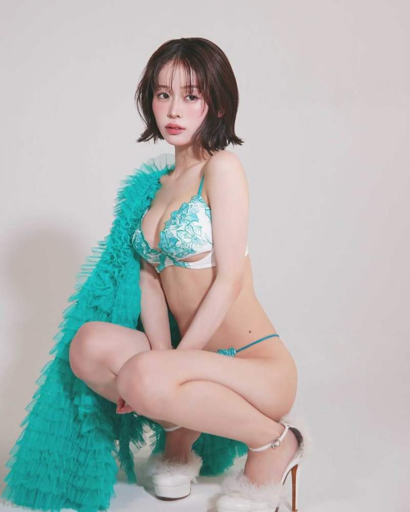 얼마전 AV배우 은퇴하고 소설가로 데뷔한 처자 (스압)