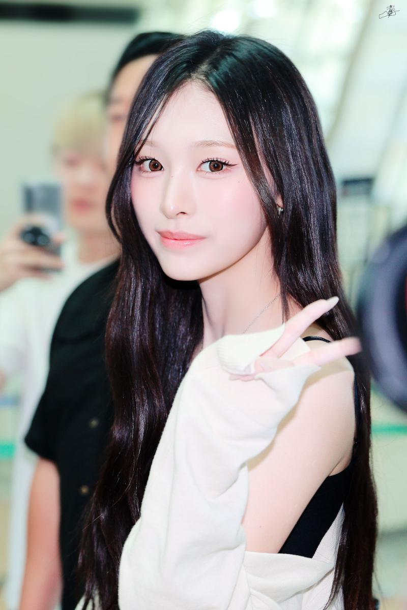 [키키] 이솔 원피스 몸매 ㄷㄷ...gif