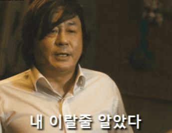 발차기 시범을 보여주는 누나
