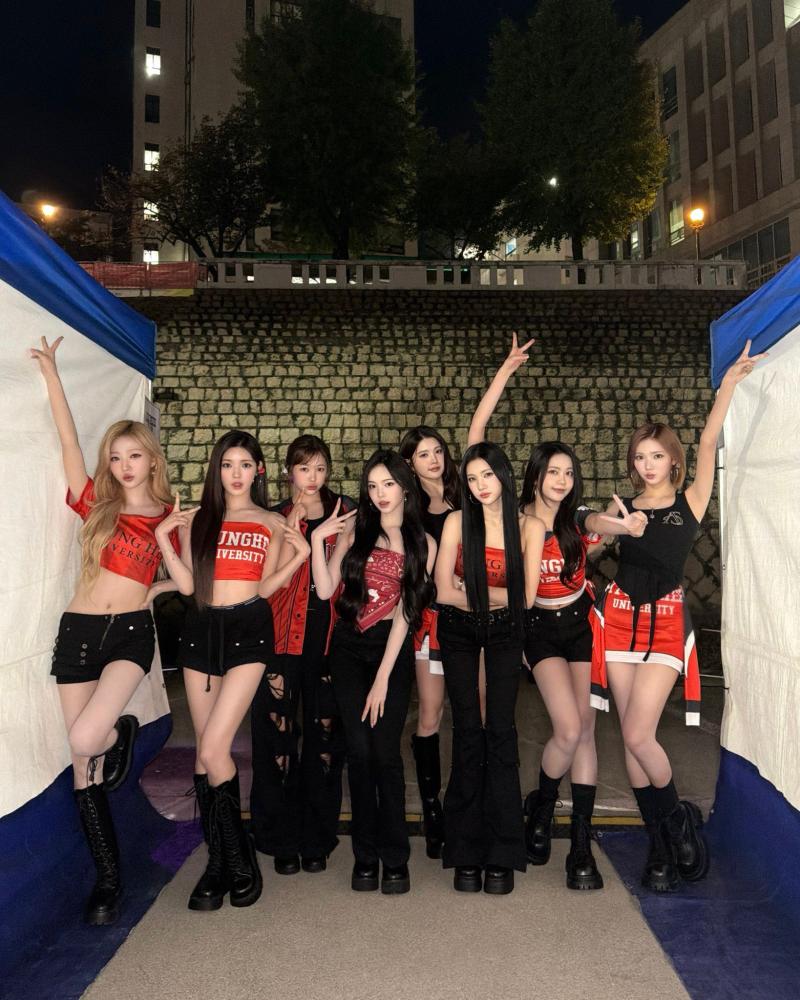 [있지/ITZY] 채령..앉아있다가 뒤돌아서는 순간...핡~!!!!