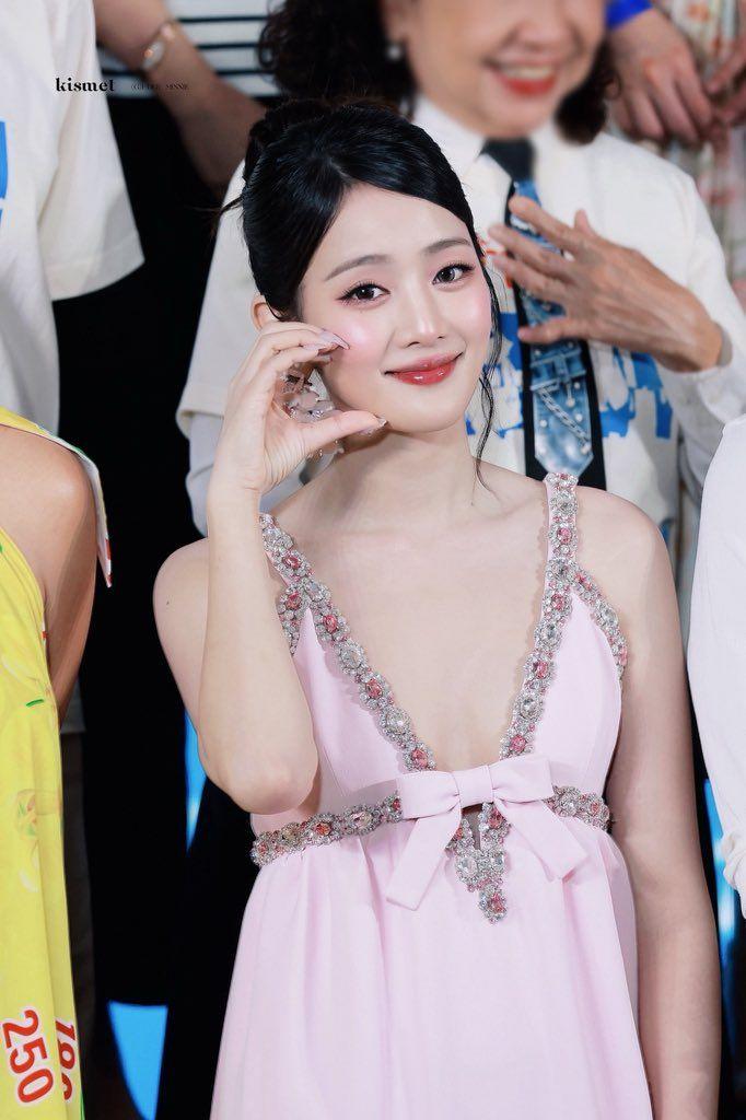 니차욘따라락 (아이들 민니) 태국 영화에 데뷔