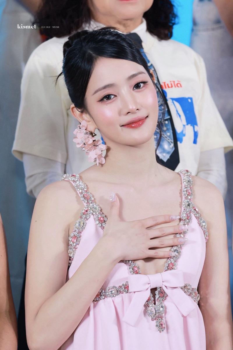 니차욘따라락 (아이들 민니) 태국 영화에 데뷔
