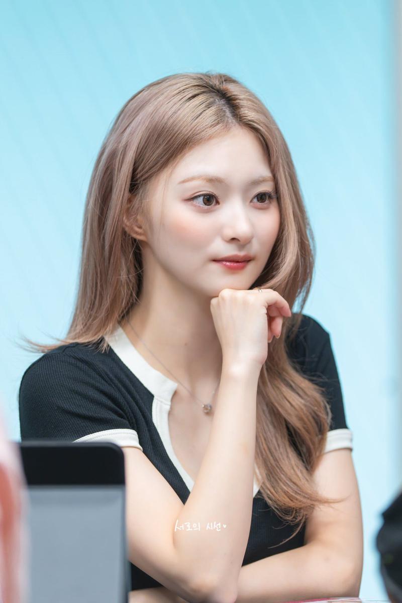 프로미스나인 이나경