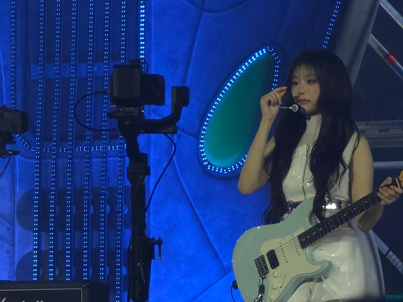 QWER 피크 체크하는 히나