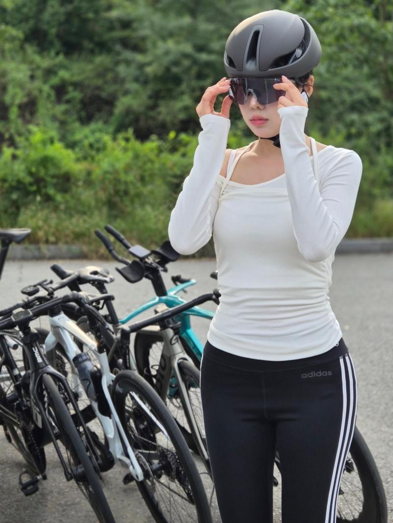 라이딩 하는 조민지 아나운서