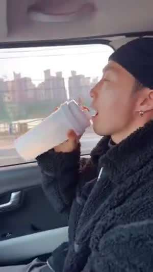 이 놈의 남편은 맨날 그리로 빠져