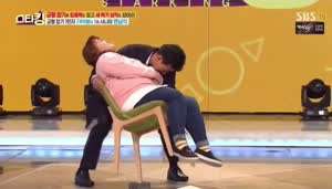 결국 버티지 못한 의자.mp4