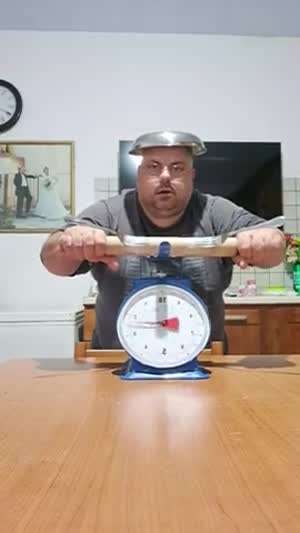혼자서도 잘 노는 아재...