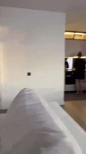 기분 좋아... 에고! 찍고 있었어?